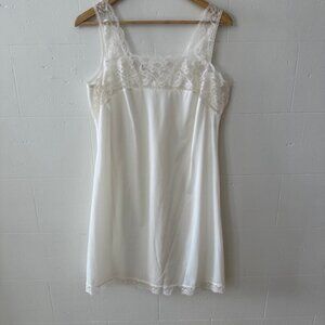 Vanity Fair | Vintage White Lace Slip Dress Soft Romantic Nightgown | Size Large